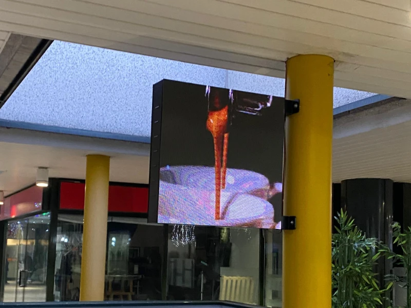 bandiere-pubblicitarie-per-l-outdoor-di-un-bar