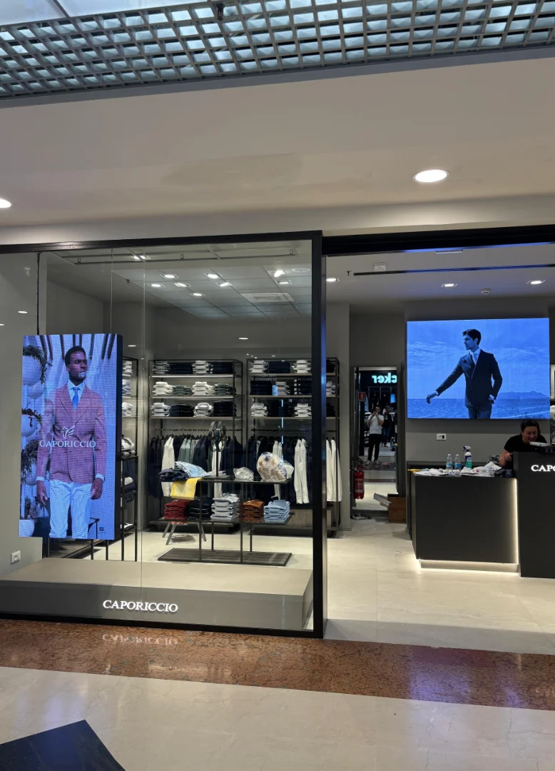 display-per-contenuti-pubblicitari-per-emporio-caporiccio