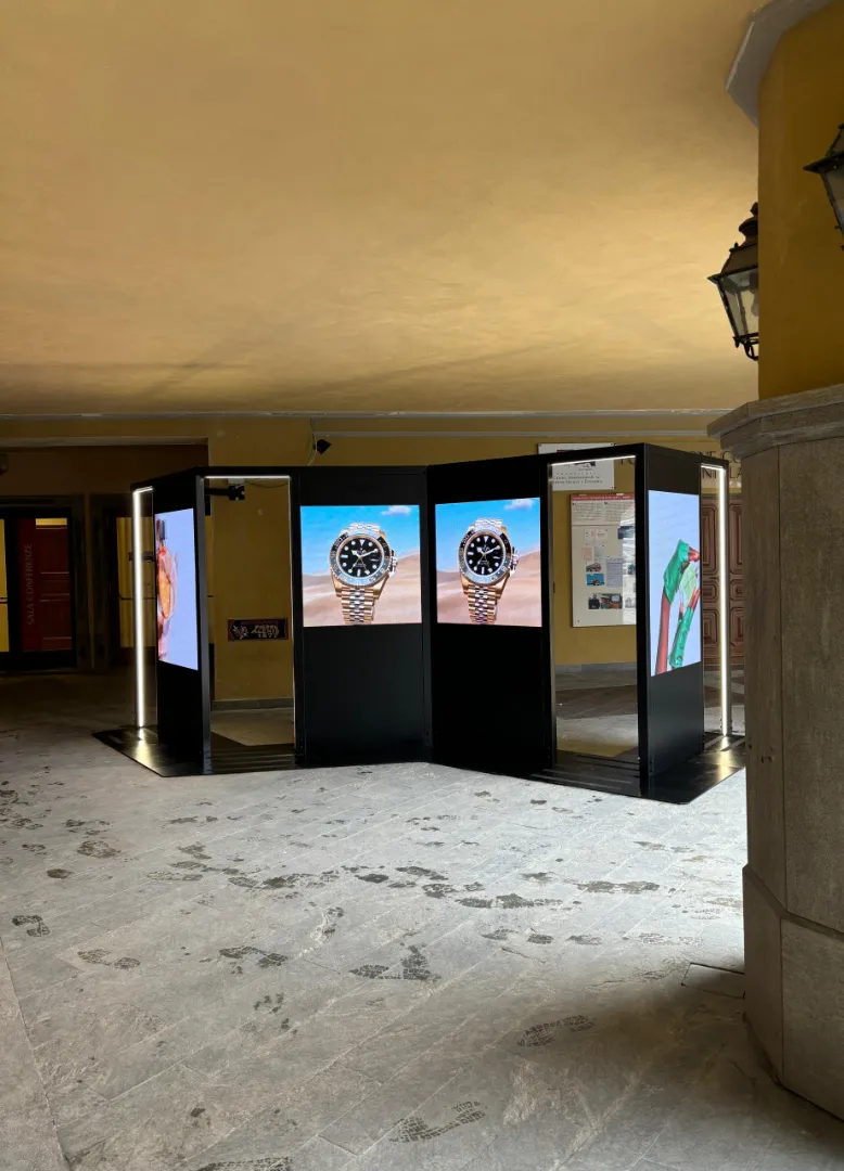 installazione-multimediale-in-un-portico-per-pubblicita-rolex