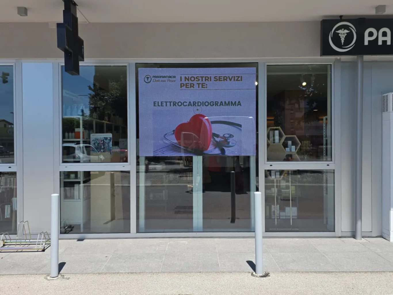 schermi-digitali-e-ledwall-per-farmacie