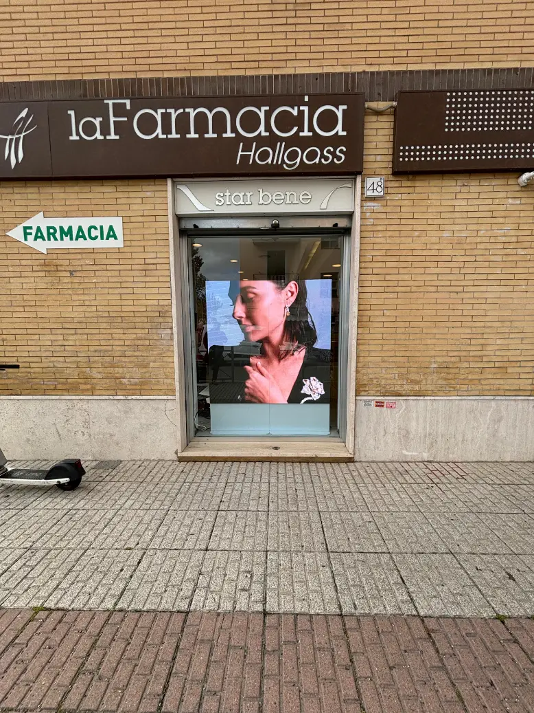 totem-multimediali-e-display-pubblicitari-per-farmacie